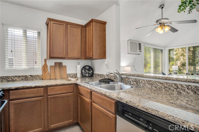 355 N Maple Street, Burbank CA: https://media.crmls.org/medias/a3248e23-812e-47a5-8f9d-51daba9ff19c.jpg