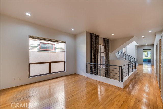 143 Union Jack Mall, Marina del Rey CA: https://media.crmls.org/medias/a32676e0-52fb-41a5-8381-9acf77b0e92a.jpg