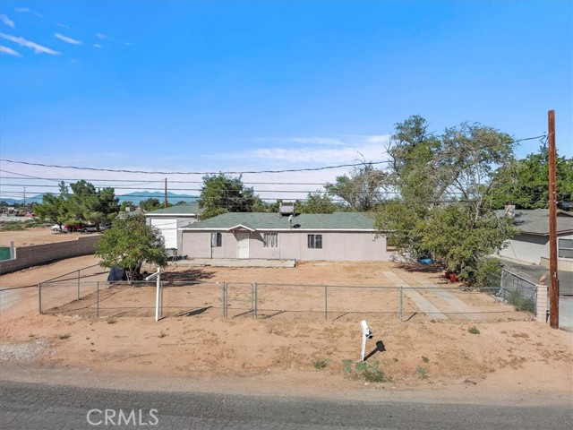 12250 Pawnee Rd, Apple Valley, CA 92308