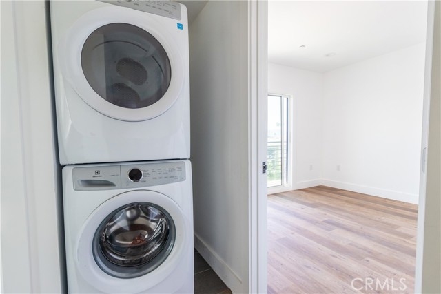 Detail Gallery Image 13 of 22 For 4507 W 18th St Dr #1,  Los Angeles,  CA 90019 - 4 Beds | 3 Baths