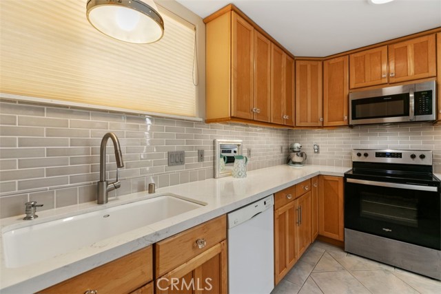 Detail Gallery Image 6 of 20 For 436 Fernleaf Ave #1/2,  Corona Del Mar,  CA 92625 - 3 Beds | 2 Baths