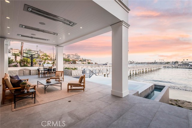 2209 Bayside Drive, Corona del Mar CA: https://media.crmls.org/medias/a327f4a6-1ba3-4f4f-81b9-f463196afef1.jpg