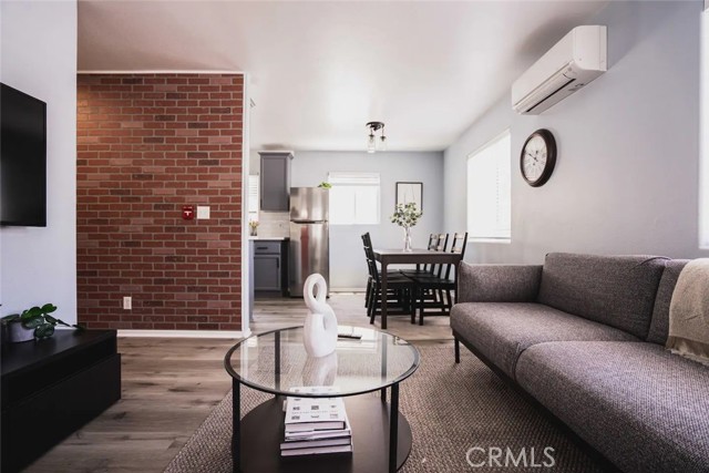 Detail Gallery Image 3 of 11 For 204 Welcome St, Los Angeles,  CA 90026 - 3 Beds | 1 Baths