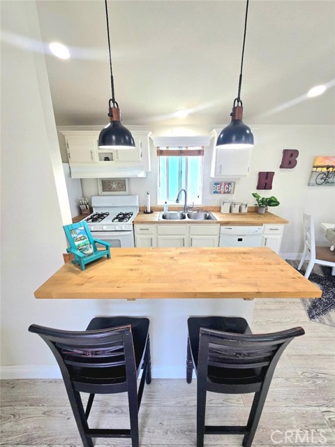 Detail Gallery Image 15 of 58 For 21752 Pacific Coast Hwy 11a,  Huntington Beach,  CA 92646 - 3 Beds | 2 Baths