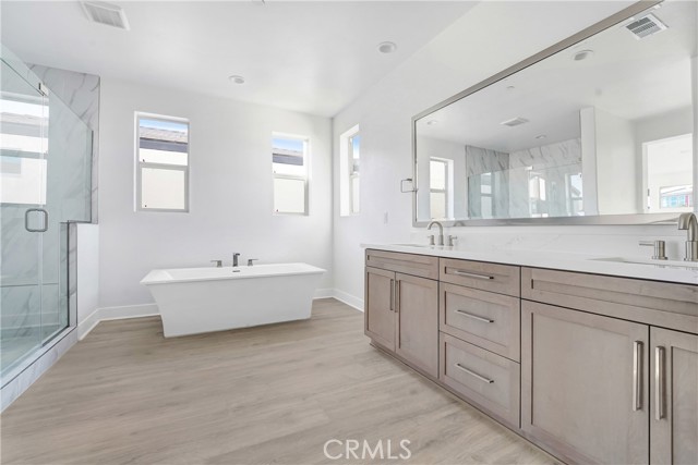 27422 Creekwood Lane, Valencia CA: https://media.crmls.org/medias/a3296dae-9efa-4380-b73f-79e11d5c9fd4.jpg