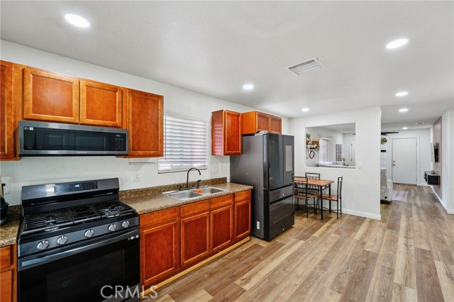 Detail Gallery Image 5 of 17 For 375 Prospect Ave, Riverside,  CA 92507 - 2 Beds | 2 Baths