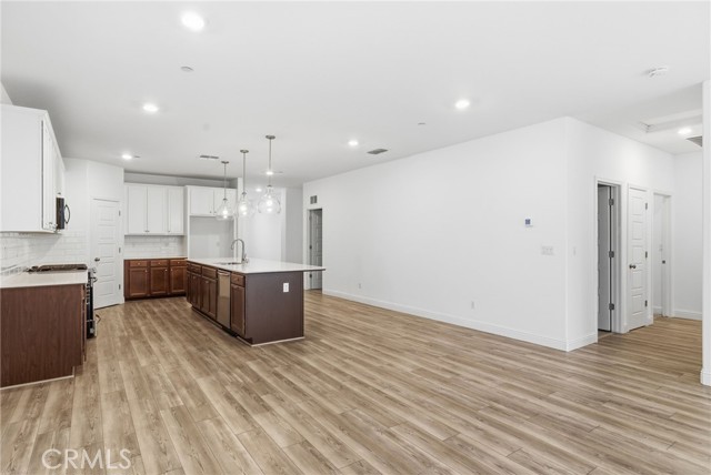 Detail Gallery Image 13 of 47 For 6516 Walkers Glen, Bakersfield,  CA 93313 - 4 Beds | 3 Baths