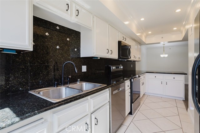 645 Balboa Avenue, 1C photo 16