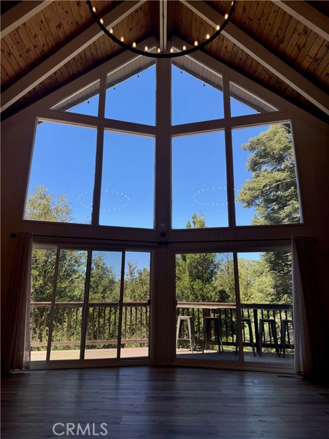 Detail Gallery Image 5 of 30 For 956 Teakwood Dr, Lake Arrowhead,  CA 92352 - 5 Beds | 3 Baths