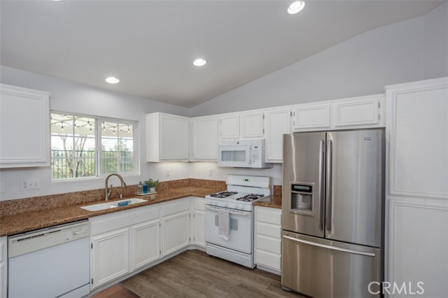33183 Eagle Point Drive, Yucaipa CA: https://media.crmls.org/medias/a32b6b7e-a74f-4de7-a1b1-2bc0a9679e9d.jpg