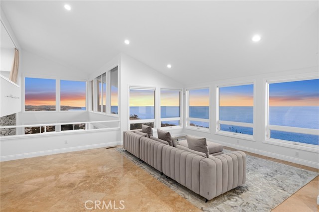 Detail Gallery Image 9 of 44 For 11 N Vista De Catalina, Laguna Beach,  CA 92651 - 4 Beds | 2/1 Baths