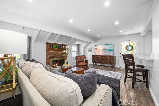 3272 Woodstock Road, Los Alamitos CA: https://media.crmls.org/medias/a32c0903-0bae-4b78-8e41-2cc45487a3e7.jpg