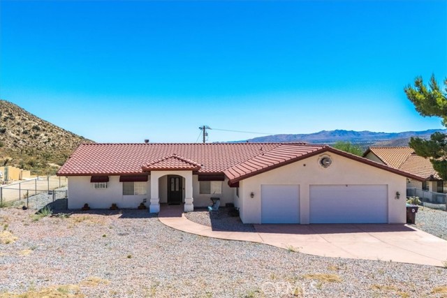 Detail Gallery Image 1 of 43 For 7495 Canyon Dr, Yucca Valley,  CA 92284 - 3 Beds | 2 Baths