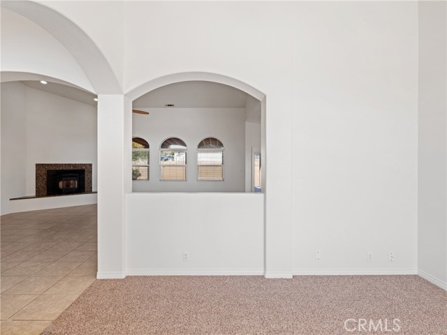 Detail Gallery Image 11 of 38 For 15185 Laguna Seca Dr, Apple Valley,  CA 92307 - 4 Beds | 3 Baths