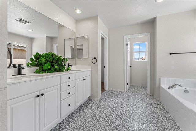 Detail Gallery Image 16 of 22 For 5789 Golding Dr, Lancaster,  CA 93536 - 4 Beds | 3 Baths