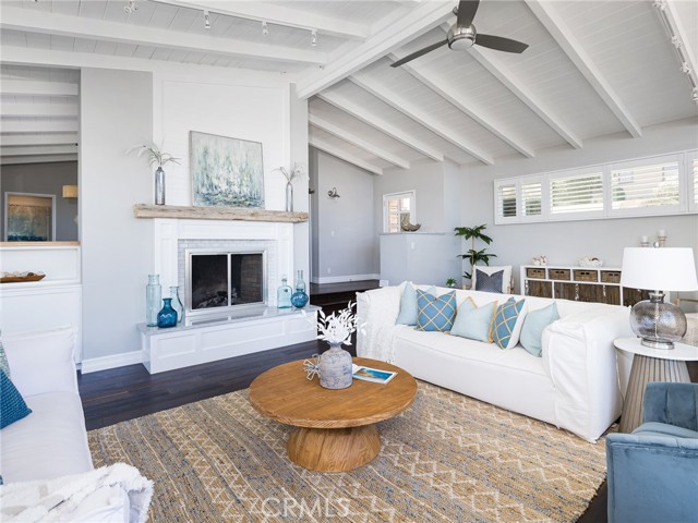 246 Via Los Miradores, Redondo Beach CA: https://media.crmls.org/medias/a32e3310-793a-4e46-856d-ae288815f5ca.jpg
