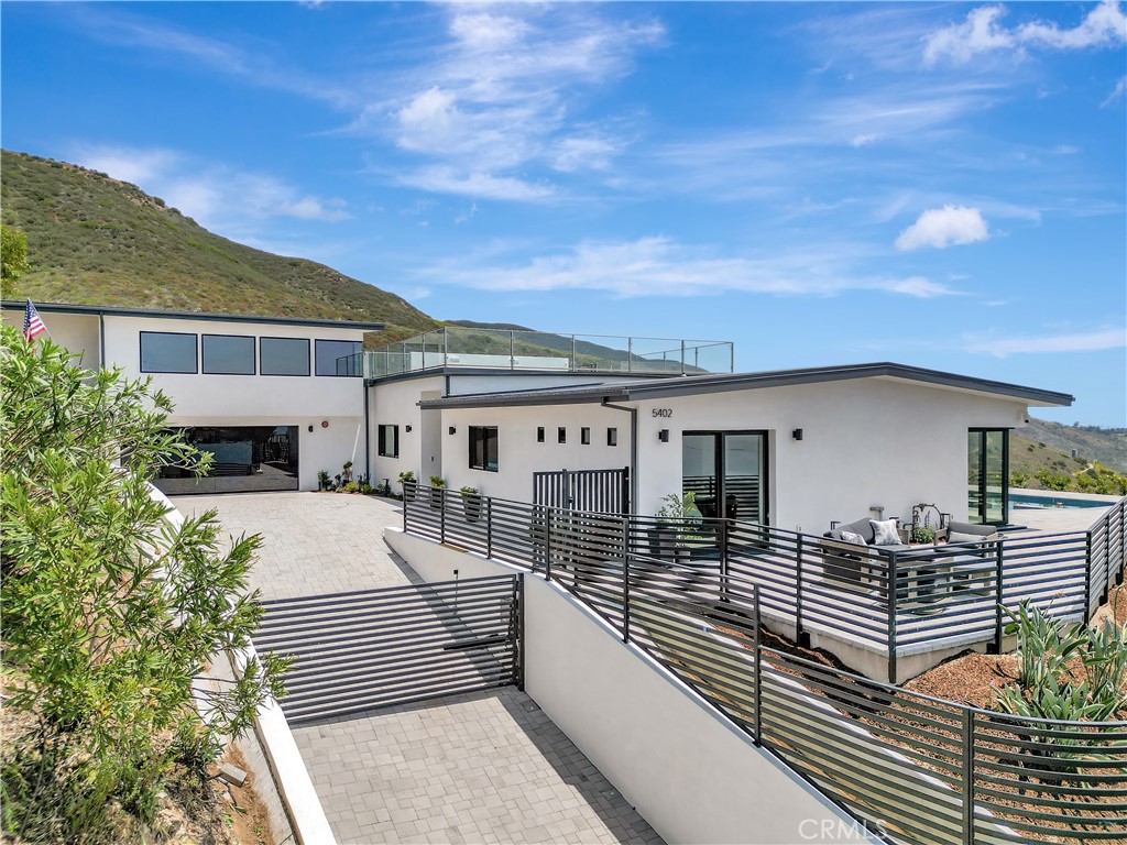 5402 Horizon Drive