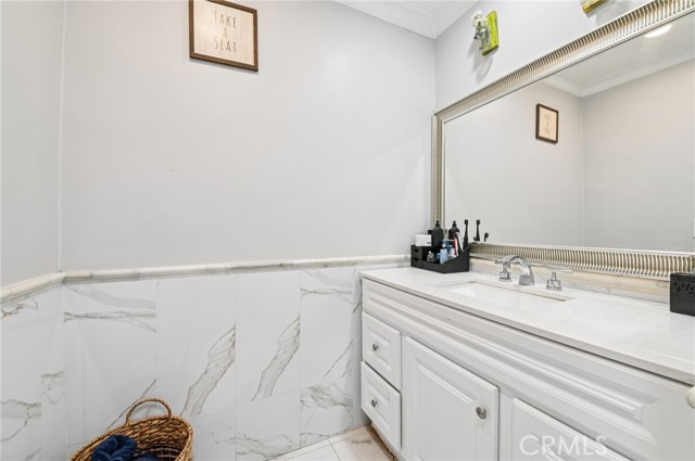 Detail Gallery Image 24 of 32 For 1430 Cabrillo Park #B,  Santa Ana,  CA 92701 - 2 Beds | 2 Baths