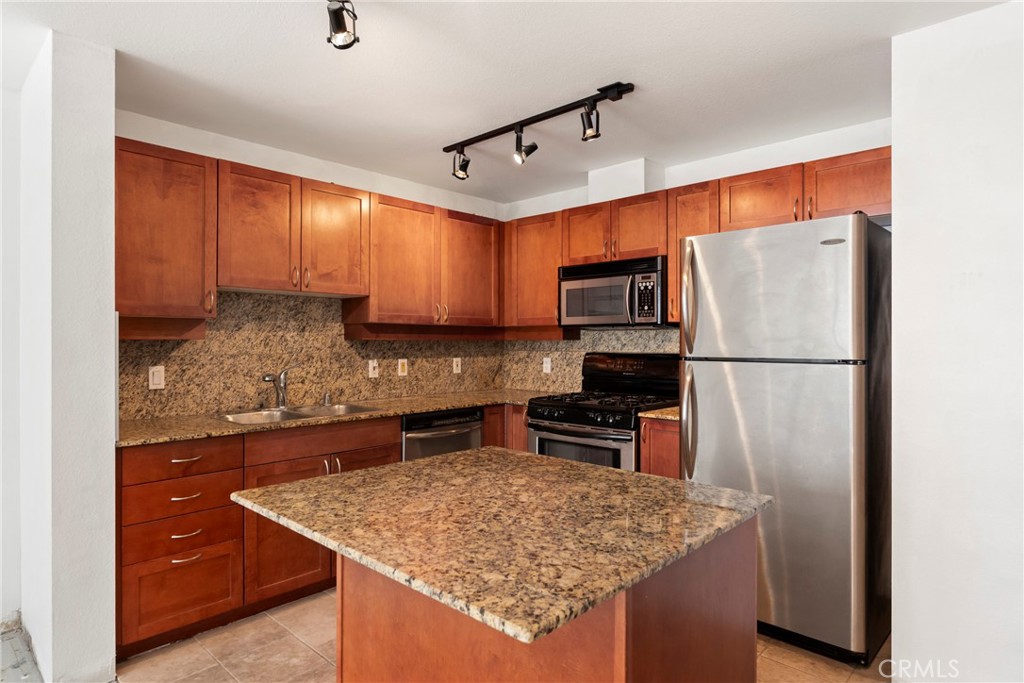 1240 India Street - photo 6