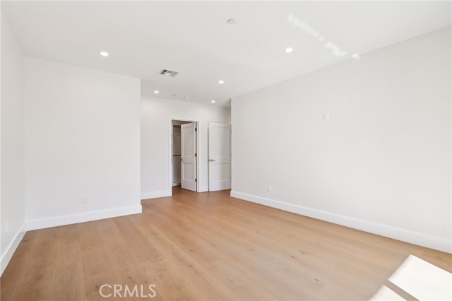 Detail Gallery Image 26 of 51 For 14931 Vose St, Van Nuys,  CA 91405 - 7 Beds | 6/1 Baths