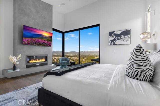 Detail Gallery Image 22 of 47 For 18296 Karen Dr, Tarzana,  CA 91356 - 5 Beds | 6 Baths