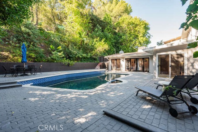 Detail Gallery Image 26 of 30 For 3325 Alginet, Encino,  CA 91436 - 6 Beds | 4/1 Baths