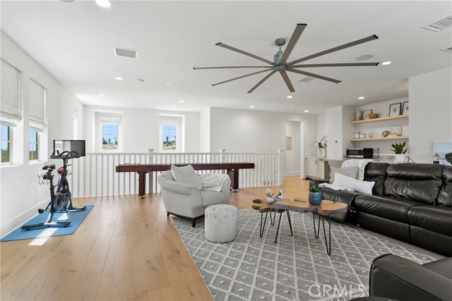 Detail Gallery Image 21 of 52 For 17352 Eucalyptus Ln, Huntington Beach,  CA 92649 - 5 Beds | 5/1 Baths