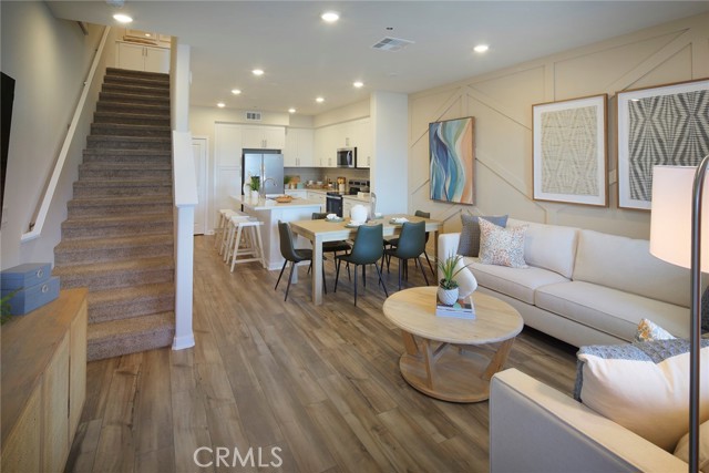 Detail Gallery Image 6 of 18 For 9527 Hannah Way, Riverside,  CA 92503 - 3 Beds | 3 Baths