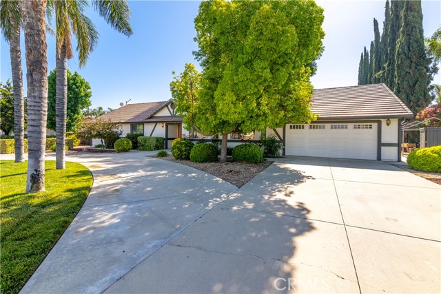 274 N Hemet Street, Hemet CA: https://media.crmls.org/medias/a3337afc-ce3c-4743-960d-75b38473b91a.jpg