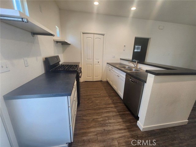 Detail Gallery Image 5 of 11 For 6638 Maricopa Dr #4,  Twentynine Palms,  CA 92277 - 2 Beds | 2 Baths