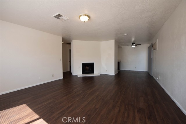 Detail Gallery Image 3 of 10 For 12212 Kiowa Rd #3,  Apple Valley,  CA 92308 - 2 Beds | 1 Baths