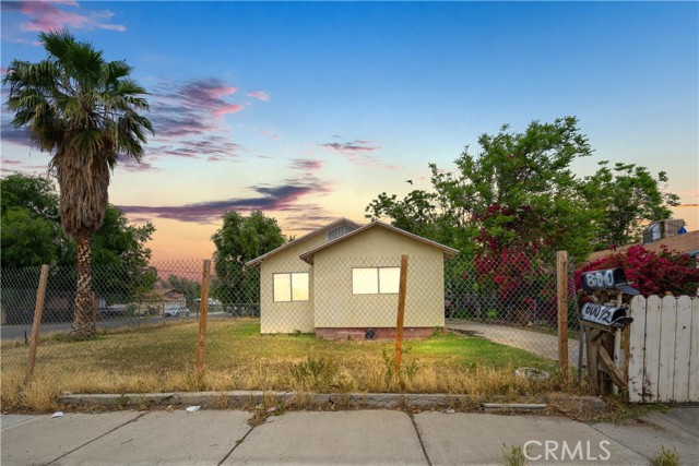 Detail Gallery Image 1 of 24 For 800 Goodman, Bakersfield,  CA 93305 - 4 Beds | 2 Baths