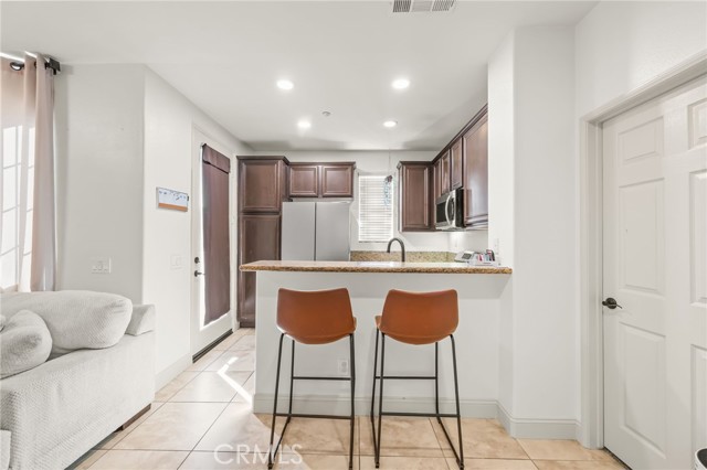 Detail Gallery Image 7 of 47 For 31210 Strawberry Tree, Temecula,  CA 92592 - 3 Beds | 2/1 Baths