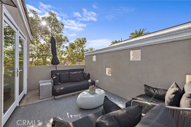 718 1/2 Marguerite Avenue, Corona del Mar CA: https://media.crmls.org/medias/a3362c04-113c-4265-a8e0-8bc21108540f.jpg