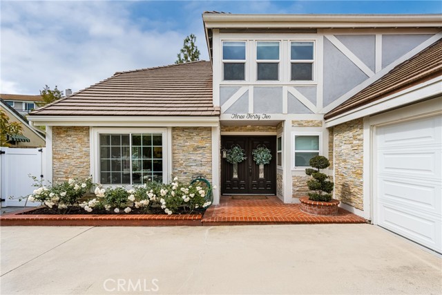 Detail Gallery Image 3 of 75 For 342 S Silverbrook Dr., Anaheim Hills,  CA 92807 - 5 Beds | 4 Baths