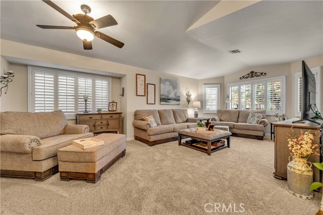 Detail Gallery Image 10 of 45 For 6022 Lilac Cir, Lancaster,  CA 93536 - 4 Beds | 3 Baths