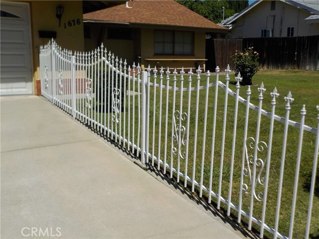 1676 Dumbarton Avenue, San Bernardino CA: https://media.crmls.org/medias/a337ac87-7ebc-4c3e-a2a1-f9f84ab5e5e1.jpg