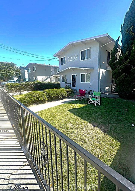 The Property has a Large Front Yard and Nice Landscaping. The Property is Well Located Just One Block From a Large Grocery, Store, CVS Pharmacy, Public Trransportaion, and Other Stores, Restaurants and Entertaiment. The Property has a Large Front Yard and Nice Landscaping. The Property is Well Located Just One Block From a Large Grocery, Store, CVS Pharmacy, Public Trransportaion, and Other Stores, Restaurants and Entertaiment.