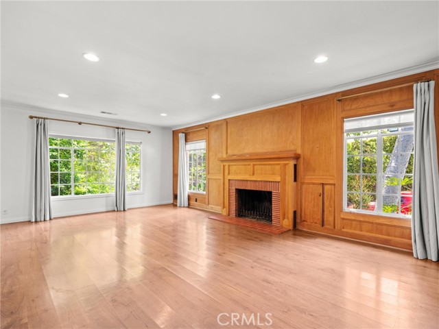 5405 Black Oak Drive, Los Angeles CA: https://media.crmls.org/medias/a3382457-def9-4cb1-8608-aa041872320a.jpg