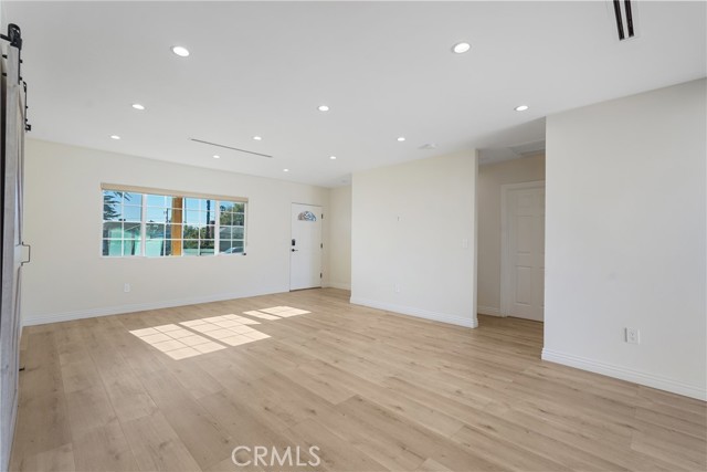 Detail Gallery Image 13 of 41 For 12317 Roscoe, Sun Valley,  CA 91352 - 3 Beds | 2 Baths