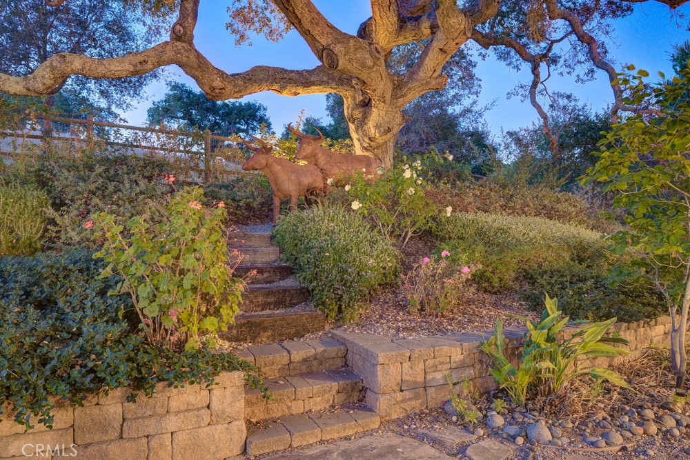 https://media.crmls.org/medias/a3388a07-58d0-4a51-a296-fc62b7995f73.jpg?preset=X-Large