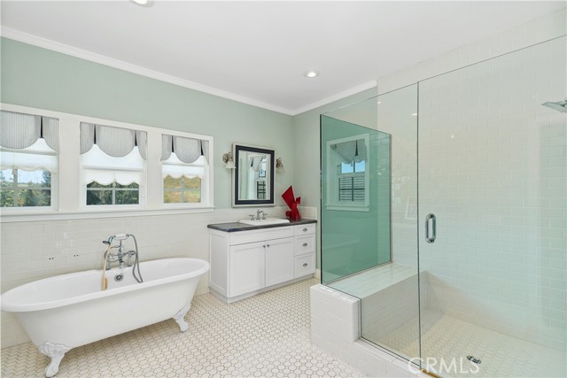 Detail Gallery Image 21 of 53 For 36475 Avenida La Cresta, Murrieta,  CA 92562 - 9 Beds | 7/1 Baths