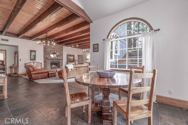 42385 Fox Farm Road, Big Bear Lake CA: https://media.crmls.org/medias/a339349b-ef16-4596-a083-d061a2012c64.jpg