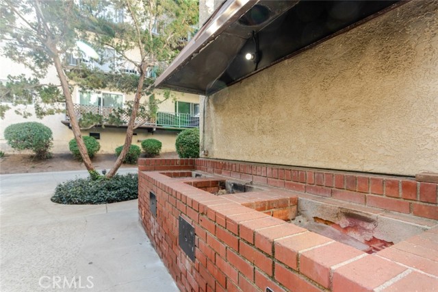 Detail Gallery Image 30 of 36 For 5460 White Oak, Encino,  CA 91316 - 2 Beds | 2 Baths