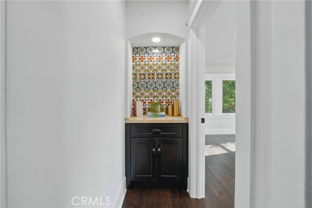 2111 S Bronson Ave, Los Angeles CA: https://media.crmls.org/medias/a33a8790-7e45-4696-9412-47d5574aef17.jpg