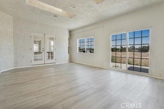 12771 Elm Street, Oak Hills CA: https://media.crmls.org/medias/a33aab9f-7db7-4f98-95c3-b797c63edbcb.jpg
