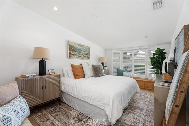 Large main bedroom with bench seat.