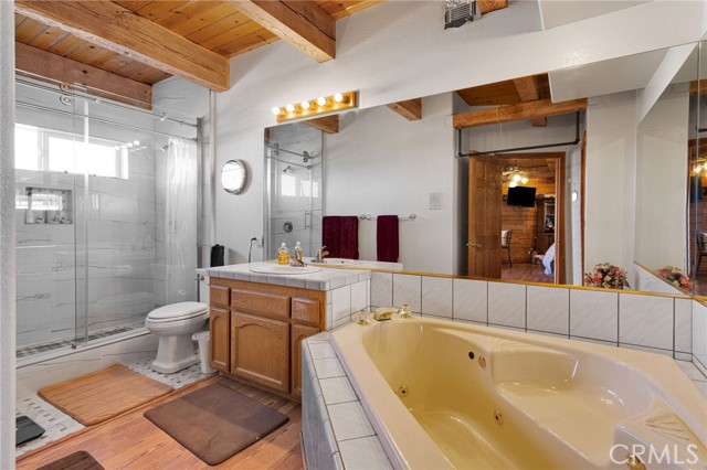 Detail Gallery Image 16 of 42 For 10328 El Centro, Oak Hills,  CA 92344 - 5 Beds | 4 Baths