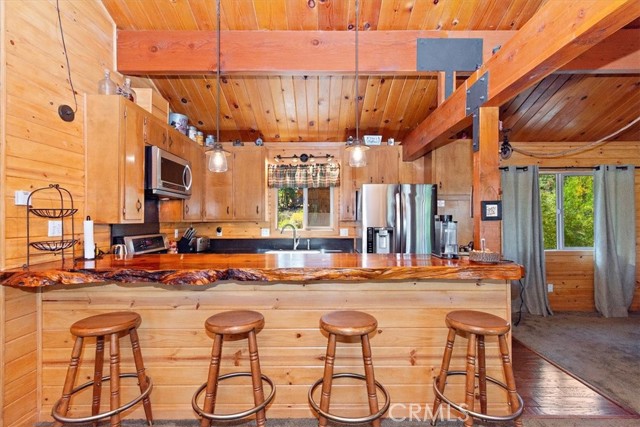 Detail Gallery Image 12 of 43 For 740 Cove Dr, Big Bear Lake,  CA 92315 - 3 Beds | 2 Baths