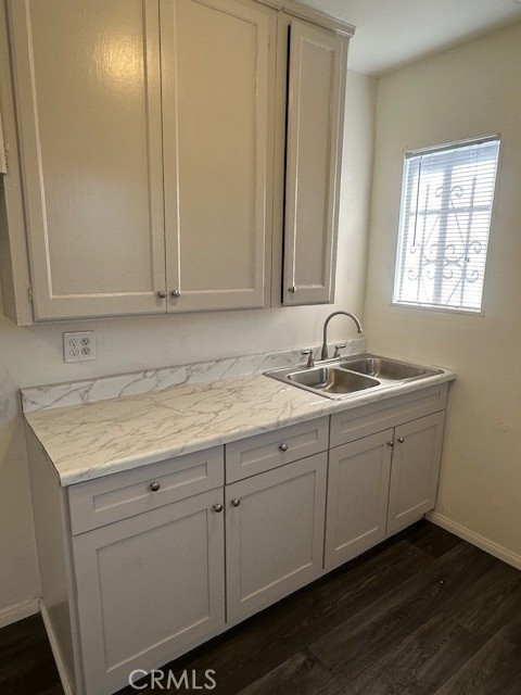 932 W 71st Street, Los Angeles CA: https://media.crmls.org/medias/a33b6422-f8db-49b4-a02c-f5d9a7b4e670.jpg